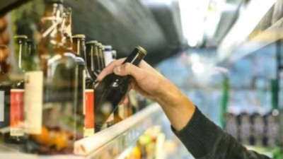 Yarışmada bir şişeyi 2 dakikada bitirdi ve öldü