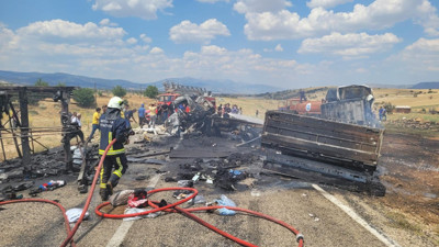 Antalya’da TIR ve kamyon çarpıştı: 3 ölü 1 yaralı
