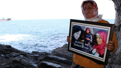 6 yıldır sokak sokak kaybolan kızını arıyor