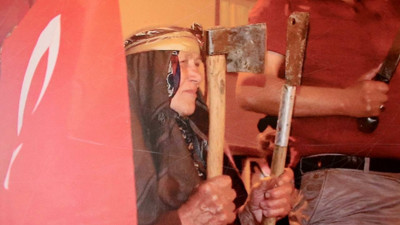 86 yaşındaki Hesna Nine kanlı darbe gecesi yaşadıklarını anlattı. 15 Temmuz'da eline balta alarak kente indi