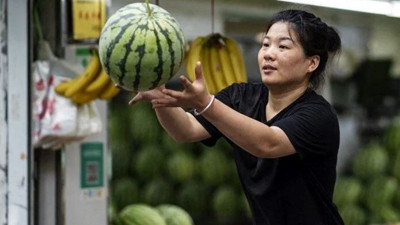 Çin’de Müteahhitler karpuz, sarımsak ve şeftali karşılığında ev satmaya başladı