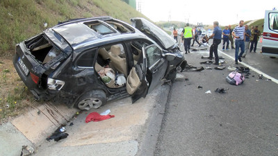Tatil dönüşü feci kaza: 1'i ağır 4 yaralı