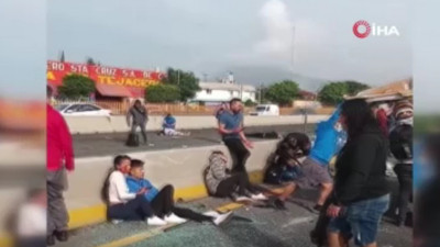 Meksika’da minibüs takla attı: 1 ölü, 17 yaralı