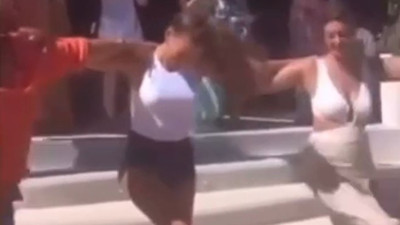 Serenay Sarıkaya'dan sirtaki şovu