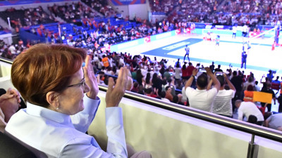 Meral Akşener'den Filenin Sultanları'na destek