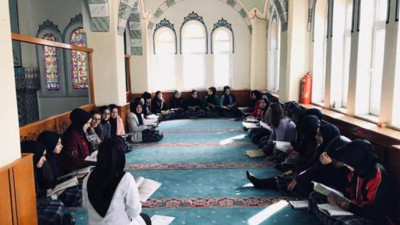 Öğretim görevlisinden camide kadınlara özel ders