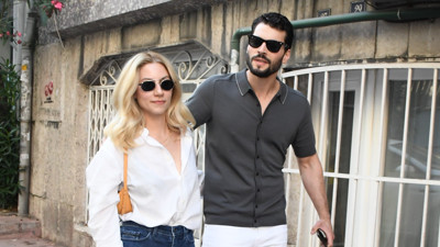 Akın Akınözü'nden evlilik sinyali. Ünlü oyuncu Cihangir'de sevgilisiyle görüntülendi