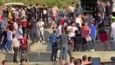 Zonguldak'taki maçta kavga çıktı. Tekme ve yumruklar havada uçuştu