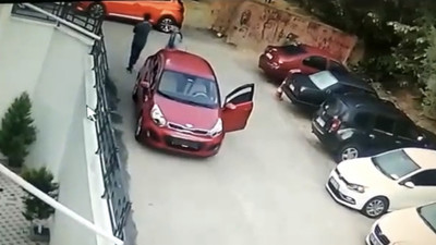 Çaldıkları otomobille hırsızlığa gittiler