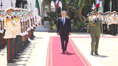 İtalya Başbakanı Draghi iş birliği anlaşmaları için Cezayir'de