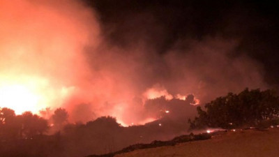 Çeşme Ildır'da evlere yakın yerde yangın çıktı