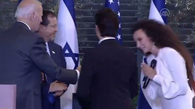 İsrailli kadın şarkıcı Biden’ın elini 'namahrem' diyerek sıkmadı