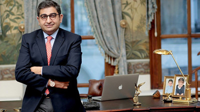 Sezgin Baran Korkmaz mahkemeye çizgili cezaevi kıyafetiyle çıktı. Siyasilere yiyici gazetecilere yedirdi yedirdi yaranamadı