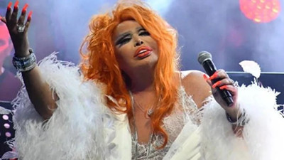 Bülent Ersoy sahnede para saçtı! Safiye Soyman hemen saydı