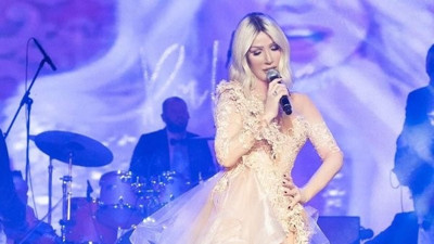 Seda Sayan tatil dönüşü soluğu estetikçide aldı. Son haliyle dikkat çekti