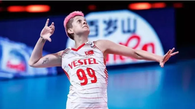 Milli voleybolcu Ebrar Karakurt eşek oldu