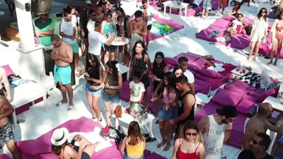 Kaan Sekban’dan "beach club" skeci