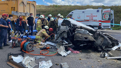 Başakşehir'de hafriyat kamyonuyla çarpışan TIR'ın şoförü öldü
