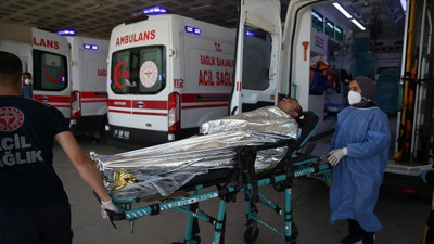 Üzerlerine kimyasal madde sıçrayan işçiler ağır yaralandı