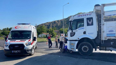 Bahçesine giderken kamyonun altında kalarak hayatını kaybetti