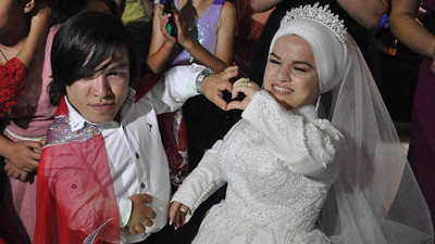 108 santimetrelik Emine ve Ahat evlendi. Devlerin aşkı