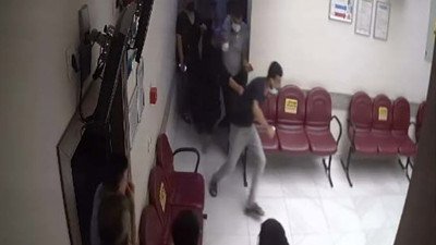 Tedaviyi beğenmedi, diş hekimini darp etti