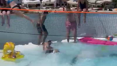 Havuzun içinden kara delik çıktı. İki kişiyi yuttu