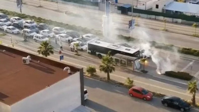 Ambulansa yol vermeyen sürücü trafikten men edildi