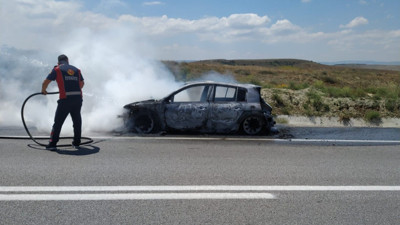 Seyir halindeyken yanan araç küle döndü