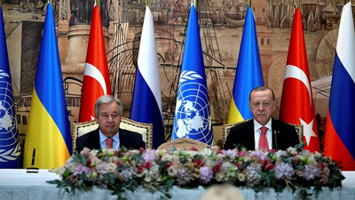 Flaş... Tahıl koridoru anlaşması için Dolmabahçe'de imzalar atıldı