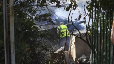 Midilli Adası'ndaki orman yangını evlere sıçradı