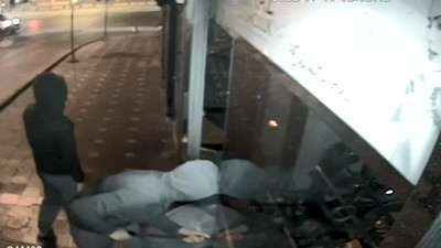 Şişli’de kuyumcuyu soyamadan kaçtılar