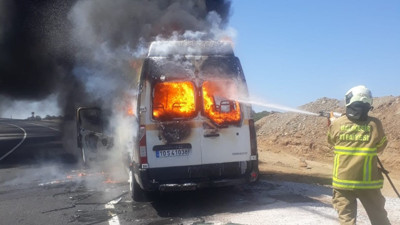 Servis aracı alev alev yandı