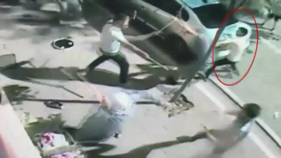 Esenyurt'ta 2 kişinin yaralandığı silahlı kavga kamerada