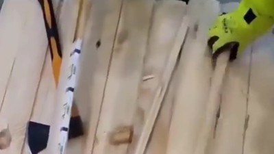 Kimin aklına gelirdi ki incecik ahşabın arasında zula olduğu. "Pudra şekeri" ticareti hayalleri zorladı. Polis bile şok oldu