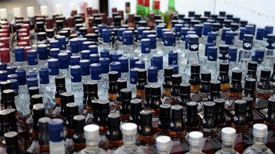 Edirne'de gümrük kaçağı 223 şişe içki ele geçirildi