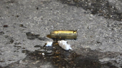 Tartıştığı kız arkadaşına kurşun yağdırdı