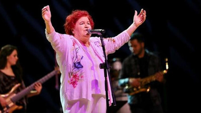 Selda Bağcan ''Yaz Gazeteci Yaz'' şarkısını günümüze uyarladı. Korkudan yazamayan ve yandaş gazeteciler siz de okuyun. İşte yeni sözleri