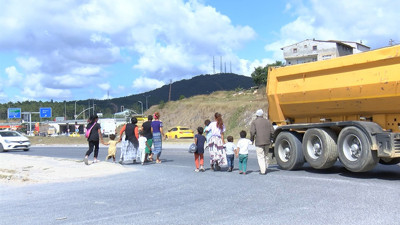 Paşaköy sakinleri üst geçit istiyor: Çocuklarımız tehlike altında