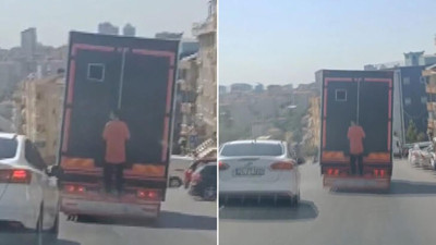 Kamyon kasasında tehlikeli yolculuk! Biri bu çocuklara ‘dur’ desin…