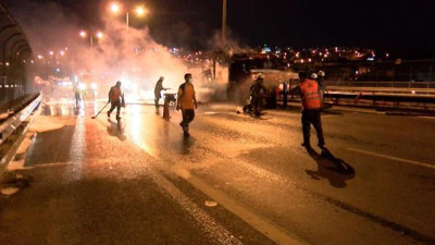 Oksijen tüpü yüklü kamyon alev aldı: TEM Otoyolu trafiğe kapatıldı