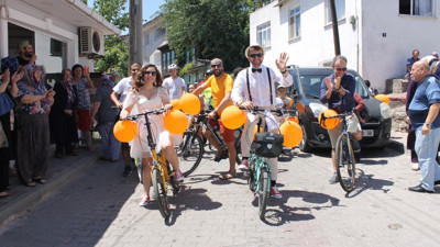 Çanakkale’de bisikletle gelin konvoyu düzenlendi