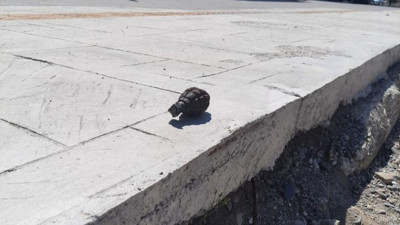 Korku dolu anlar: Evinin bahçesinde bomba buldu