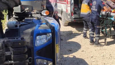 Kontrolden çıkan traktör dereye devrildi: Sürücü ağır yaralandı