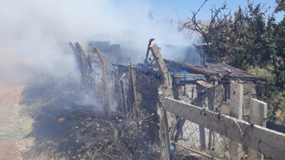 Müstakil evin bahçesinde korkutan yangın