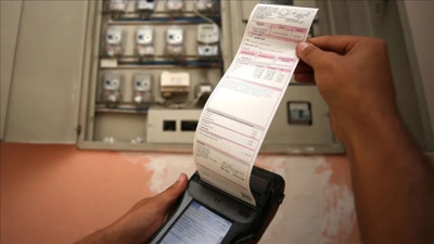Elektriğe zam yola çıktı. Hadi gözünüz aydın telefonunu çıkart diyen yaşlılar
