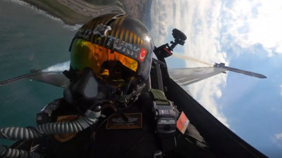 SOLOTÜRK’ten muhteşem gösteri. Milli Savunma Bakanlığı kokpit görüntülerine yayınladı