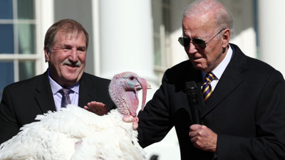 ABD Başkanı Joe Biden iki hindiyi affetti