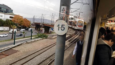 Tren yokuşu çıkamadı. Yolcular şok geçirdi