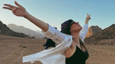 Gizem Karaca'dan 'Atın beni çöllere' paylaşımı. Sevgisini bu sözlerle dile getirdi